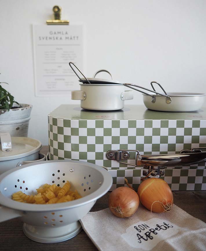 Kitchen Set with Case